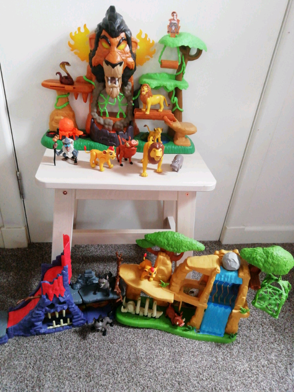 lion guard hyena hideout playset